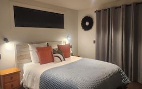 Private Ensuite Room In Lake Hayes Estate